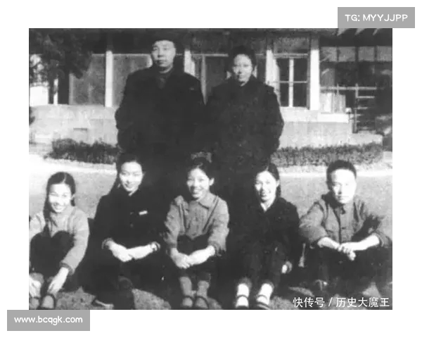 萧华谈扩军背后真相:看似印钞,实则是通过股权出售换取资源(萧华百度百科) 萧华谈扩军背后真相:看似印钞,实则是通过股权出售换取资源(萧华百度百科)
