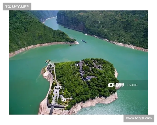 重庆最后一日,董宇辉白帝城探险,翟塘峡引发的笑晕评论热潮 重庆最后一日,董宇辉白帝城探险,翟塘峡引发的笑晕评论热潮